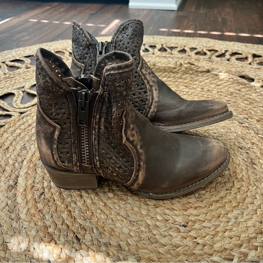 Circle G by Corral Ladies Brown Cutout Shortie Boots Q5019 Size 7.5